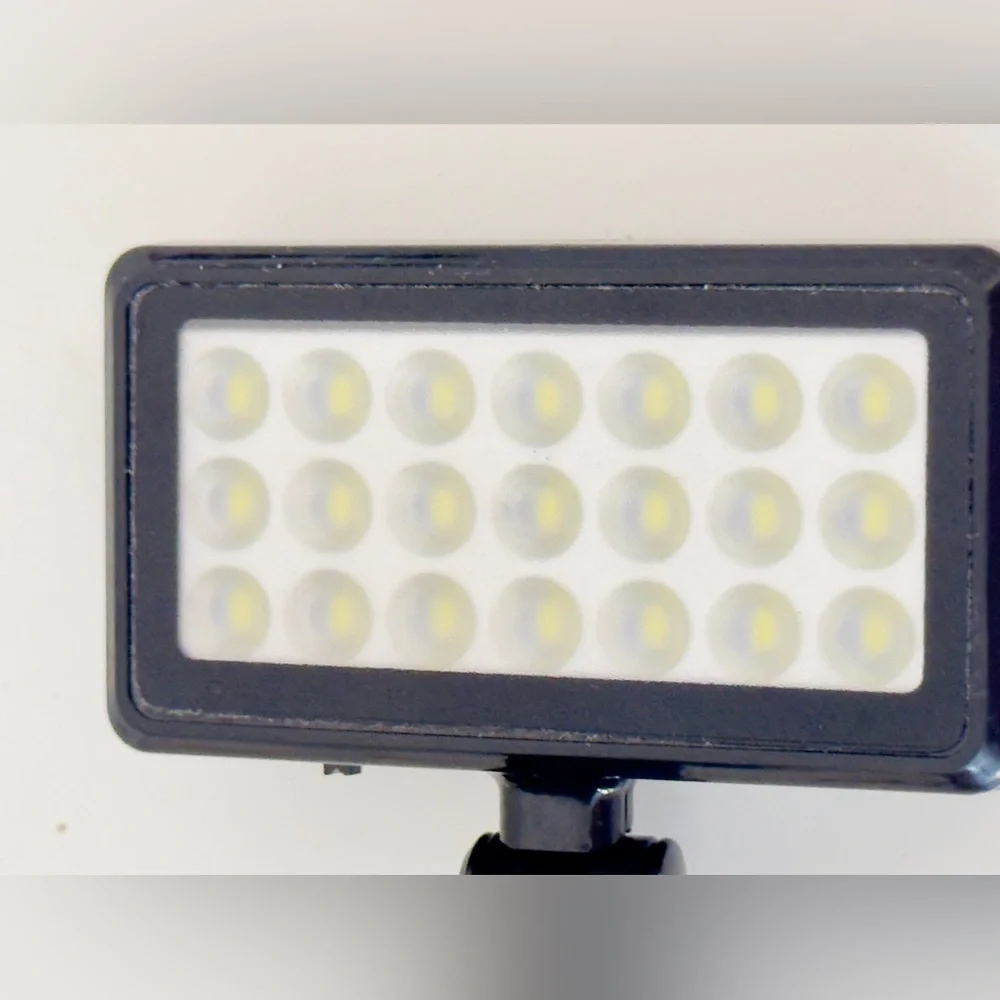 VIVITAR Clip-on LED Light for Phone Photos, Camping, Whatever! 21 BRIGHT LIGHTS!